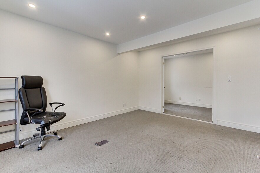 More Photos Of 187 Finch Ave W, Toronto Office Residential For Sale