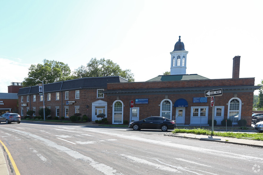 More Photos Of 889 S Brentwood Blvd, Clayton Medical For Sale