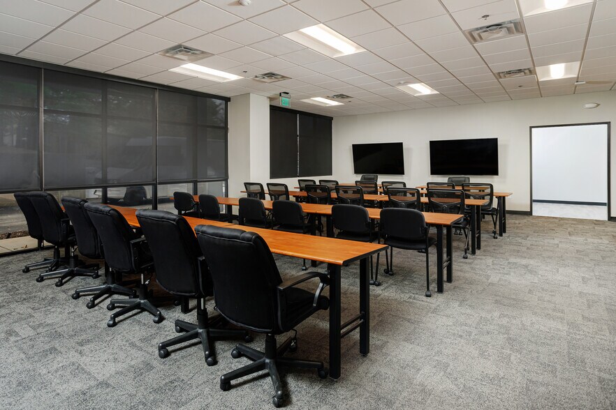 More Photos Of 1321 Murfreesboro Pike, Nashville Coworking Space