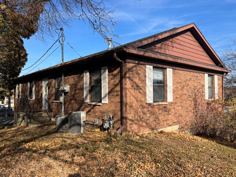 More Photos Of 1444 E Green Bay St, Shawano Office For Lease