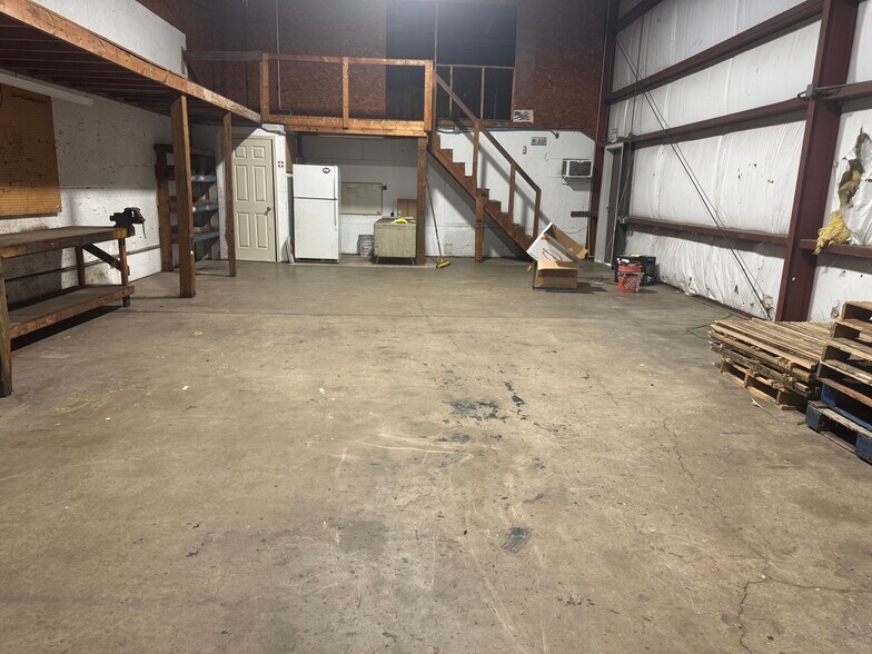 More Photos Of 205 Edgar St, Atlantic Beach Warehouse For Lease