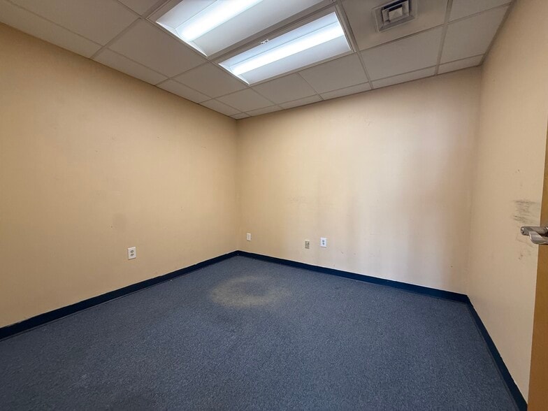 More Photos Of 89-91 Church St, East Hartford Light Manufacturing For Lease