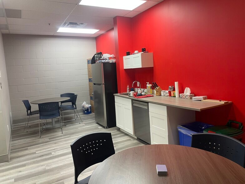 More Photos Of 1040 Champlain St, Dieppe Storefront Retail Office For Lease