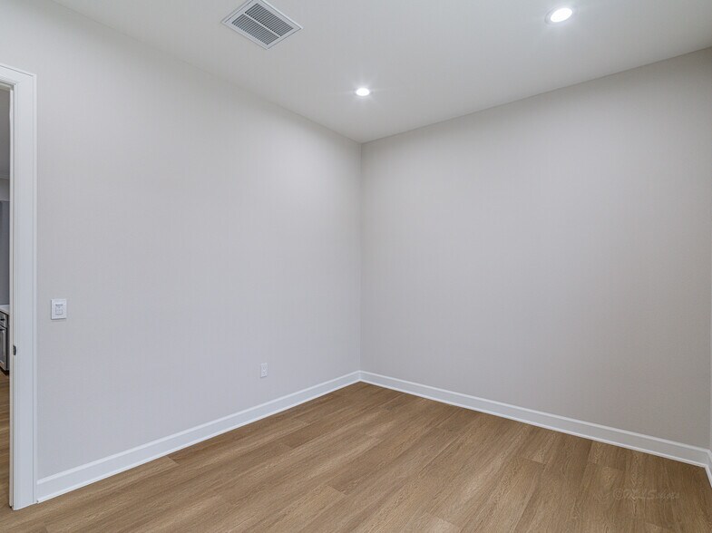 More Photos Of 1325 Main St, Katy Office Residential For Sale