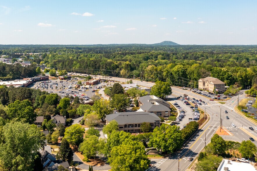 More Photos Of 1121 Johnson Ferry Rd, Marietta Unknown For Lease