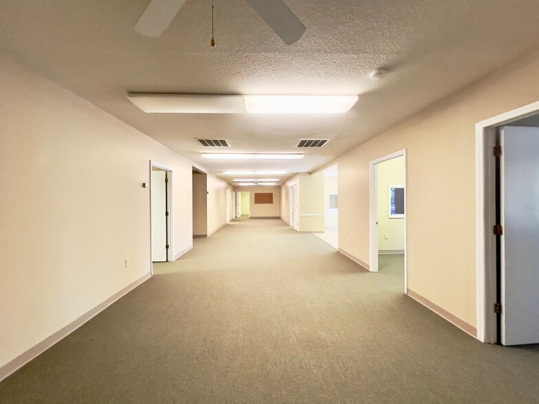 More Photos Of 735 S Broad St, Mooresville Office Residential For Lease