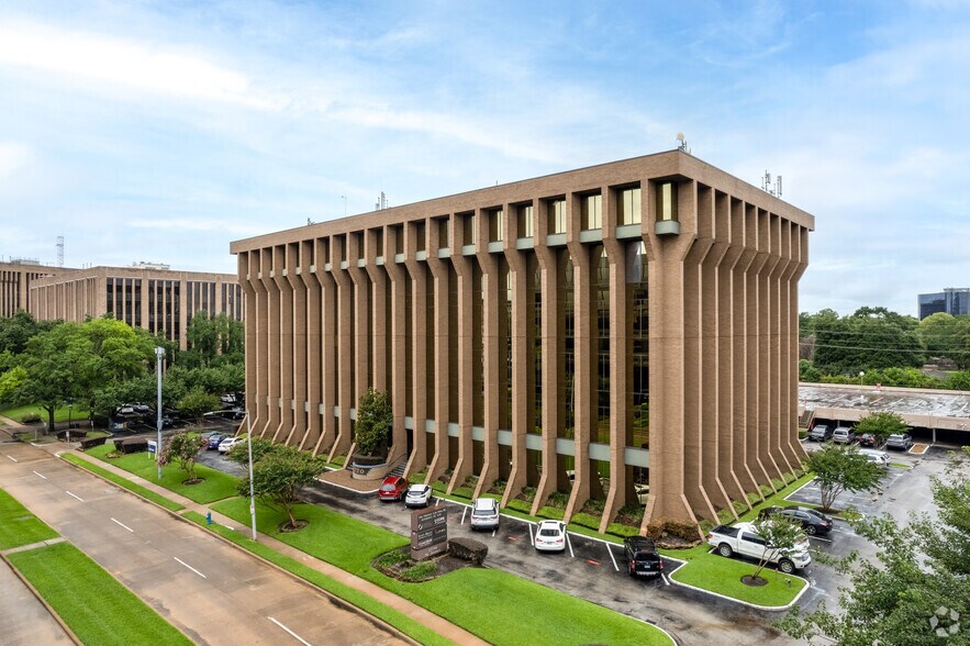 More Photos Of 1770 St James Pl, Houston Office For Lease
