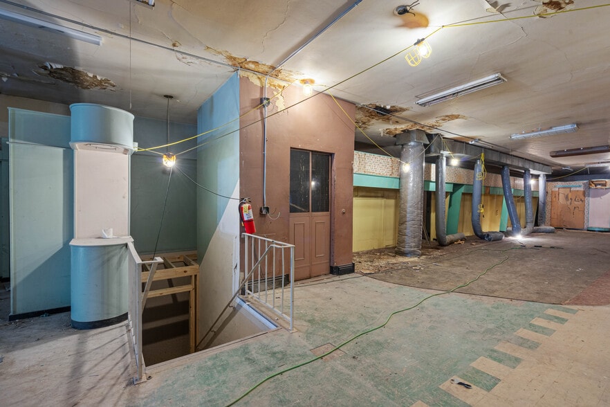 More Photos Of 1309 Tower Ave, Superior Restaurant For Sale
