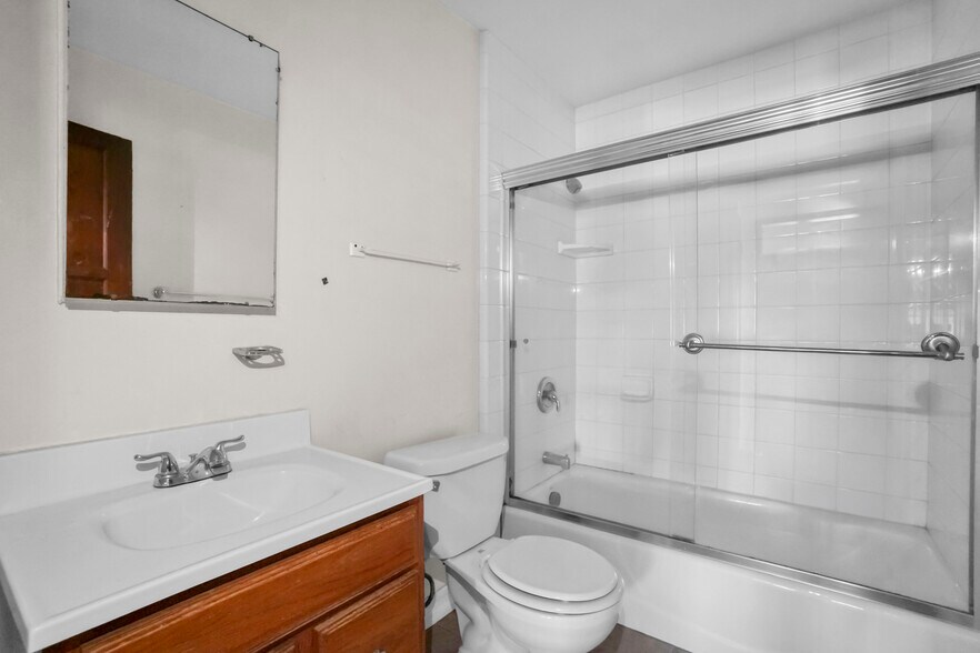 More Photos Of 6833 Simpson Ave, North Hollywood Land For Sale