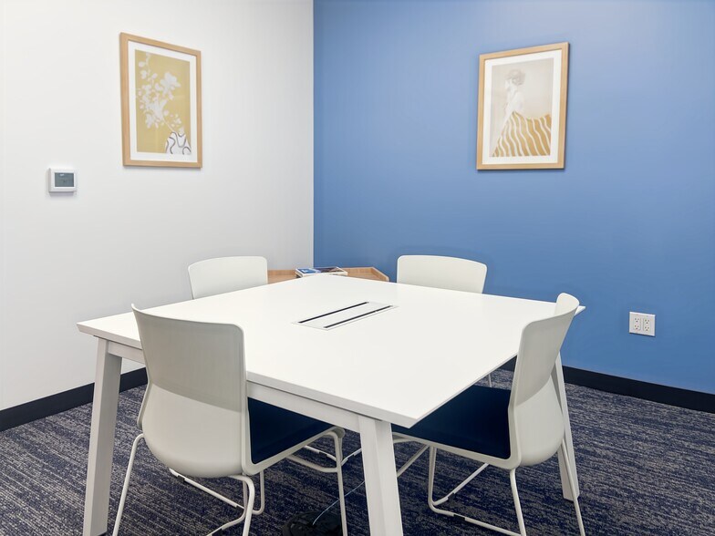 More Photos Of 16100 Cairnway Dr, Houston Coworking Space