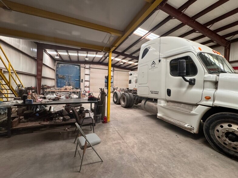 More Photos Of 5210 W Dunnam St, Hobbs Truck Terminal For Sale