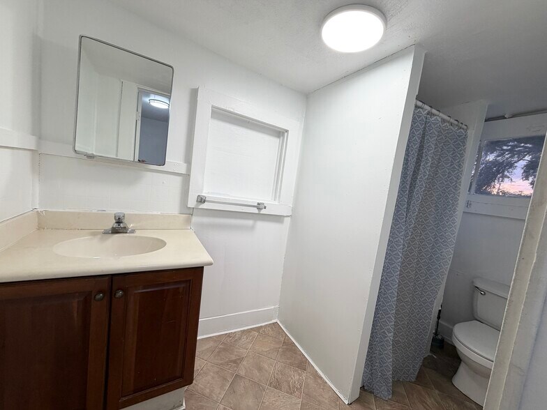 More Photos Of 324 N Orange St, New Smyrna Beach Multifamily For Sale