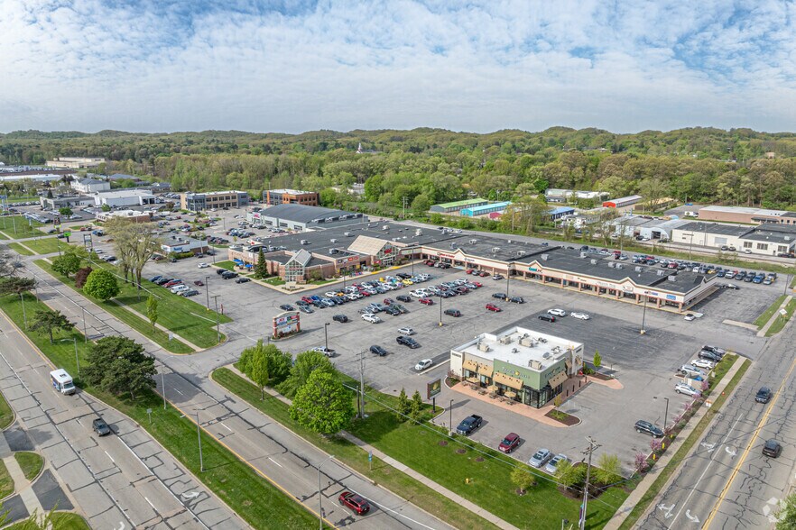 More Photos Of 1001-1100 S Beacon Blvd, Grand Haven Restaurant For Lease