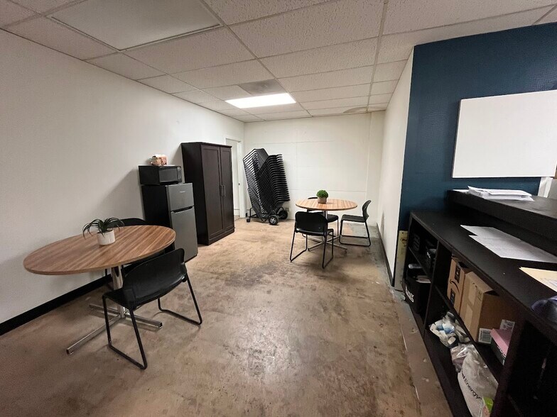 More Photos Of 3296 S Acoma St, Englewood Storefront Retail Office For Lease