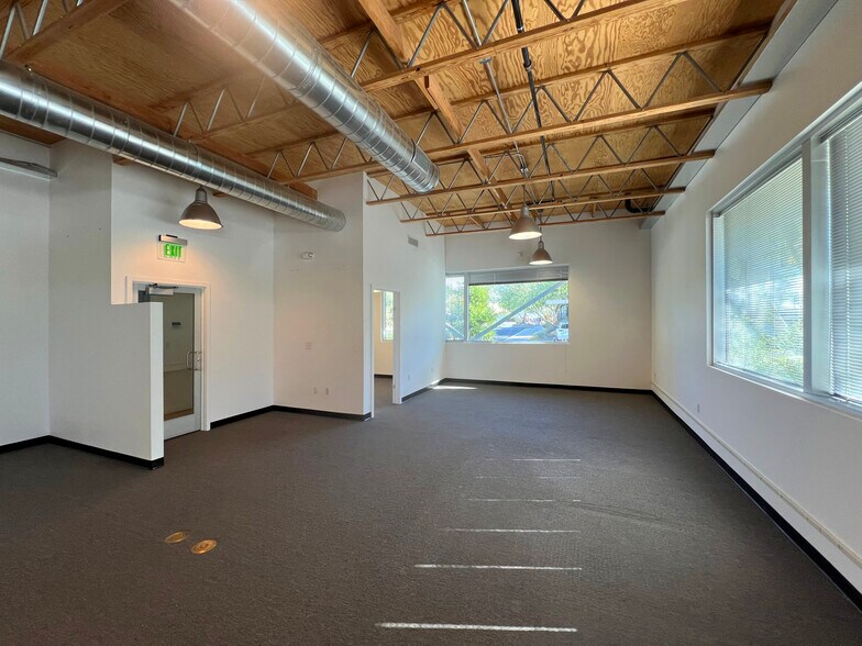 More Photos Of 1555 E Orangewood Ave, Phoenix Loft Creative Space For Lease