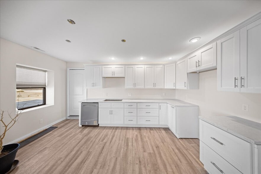 More Photos Of 808 E 10th St, Kansas City Flex For Sale