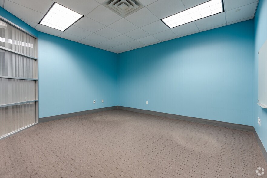 More Photos Of 3801 Hulen St, Fort Worth Office For Lease