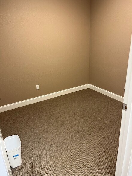 More Photos Of 127 Bob Fitz Rd, Gray Medical For Lease