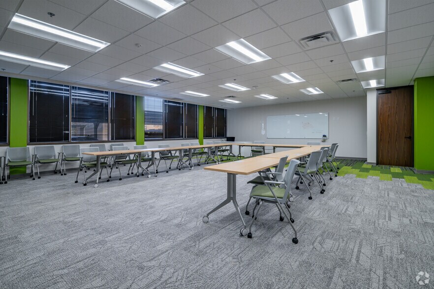 More Photos Of 8700 Tesoro Dr, San Antonio Unknown For Lease