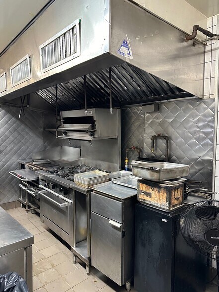 More Photos Of 241 Smith St, Brooklyn Storefront Retail Residential For Lease