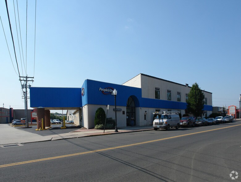 More Photos Of 1450 Barnum Ave, Bridgeport Bar For Lease