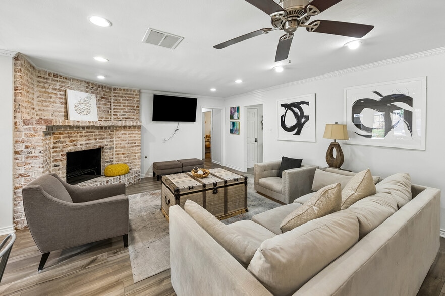 More Photos Of 5474 Imogene St, Houston Specialty For Sale