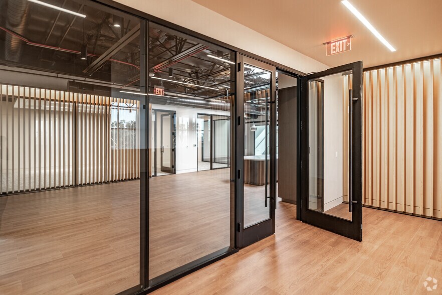 More Photos Of 200 E Baker St, Costa Mesa Loft Creative Space For Sale