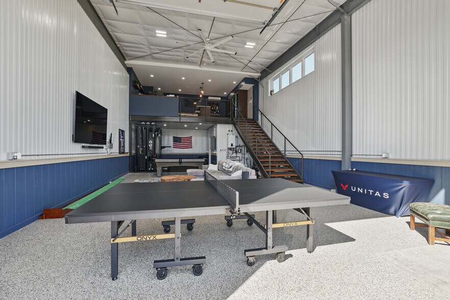 More Photos Of 663 Valerie Ave, Hudson Self Storage For Sale