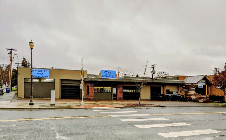 More Photos Of 2425 Main St, Vancouver Storefront Retail Office For Lease