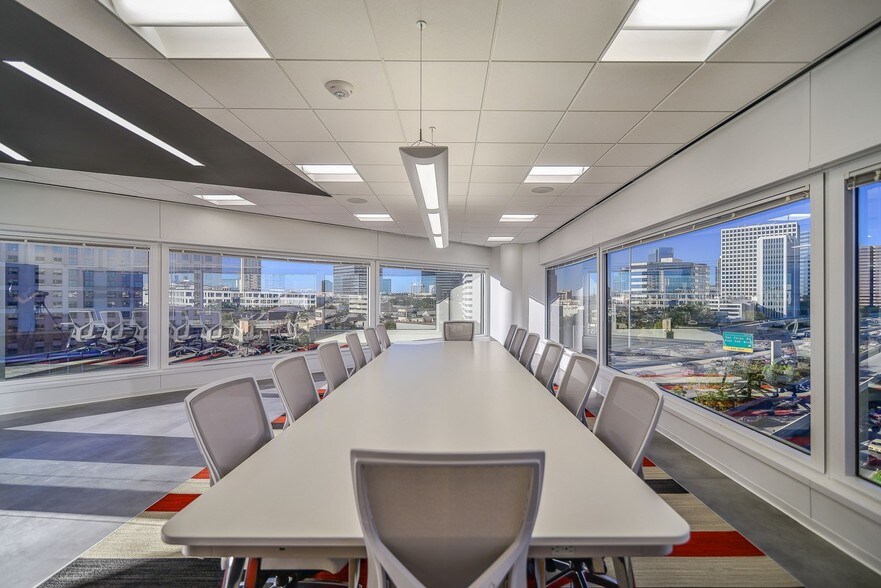 More Photos Of 2425 West Loop South, Houston Office For Lease