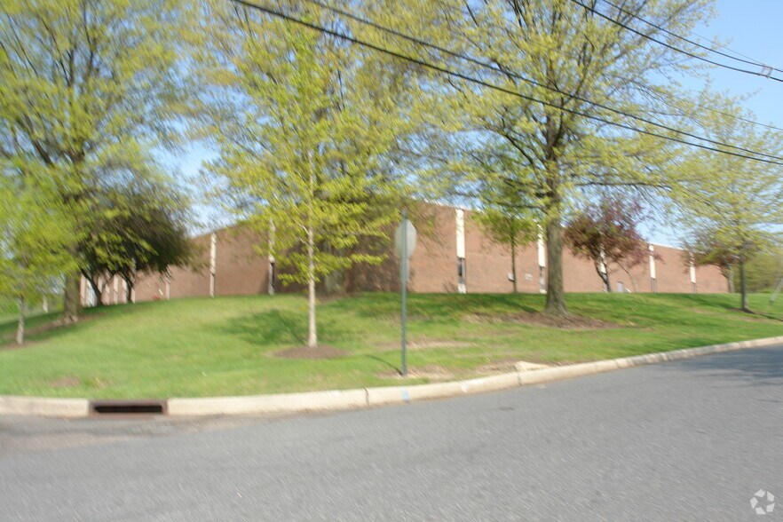 More Photos Of 15 Cotters Ln, East Brunswick Warehouse For Lease