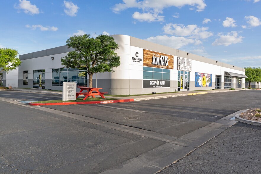 More Photos Of 6263-6281 Dean Martin Dr, Las Vegas Showroom For Lease