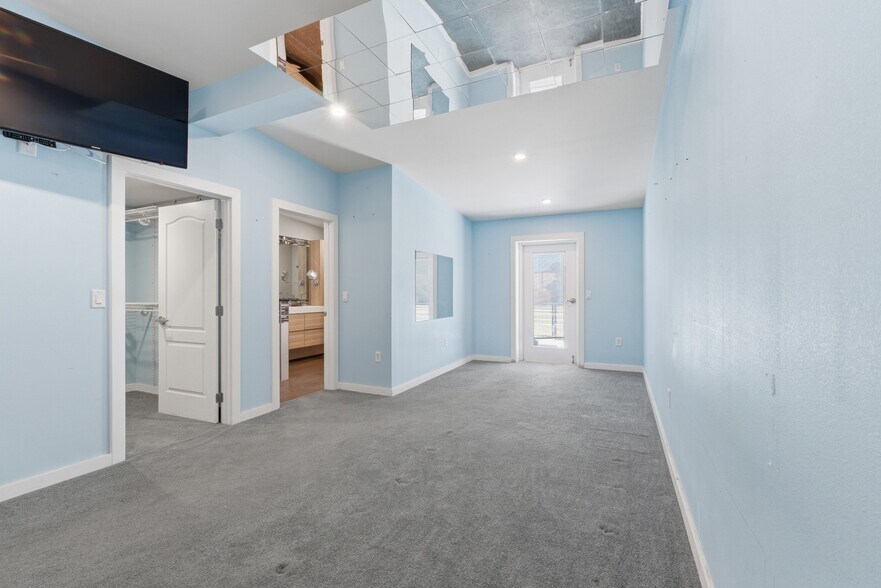 More Photos Of 8600 Airport Blvd, Leesburg Airplane Hangar For Sale