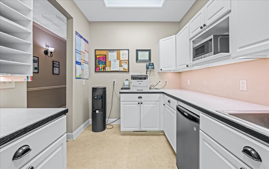 More Photos Of 1262 S 13th St, Omaha Storefront For Lease