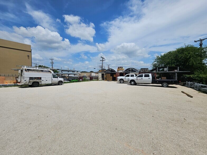 More Photos Of 16116 College Oak Dr, San Antonio Research And Development For Lease