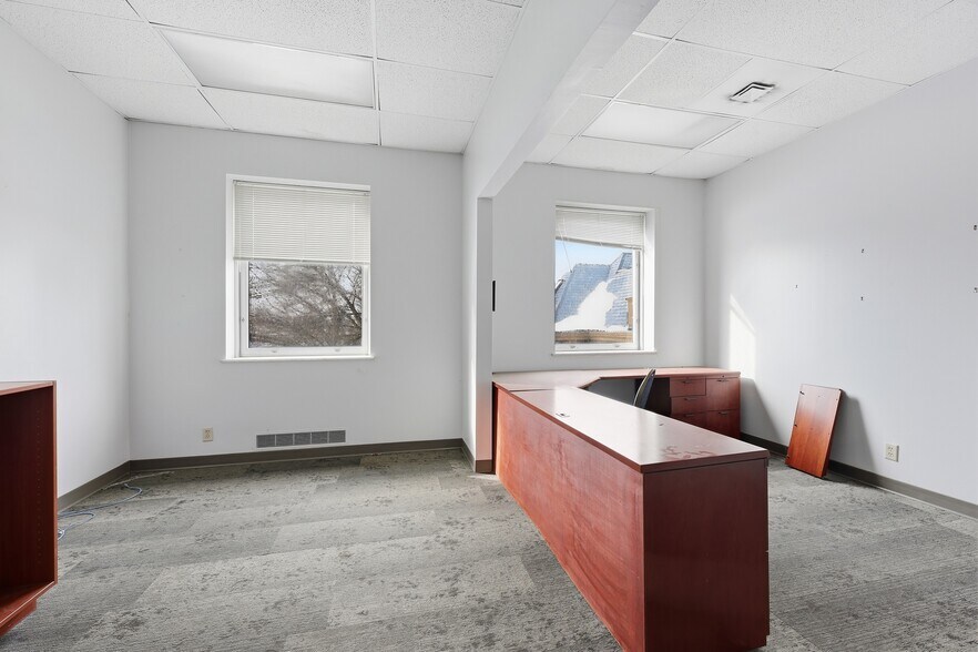 More Photos Of 899 E Broad St, Columbus Medical For Lease