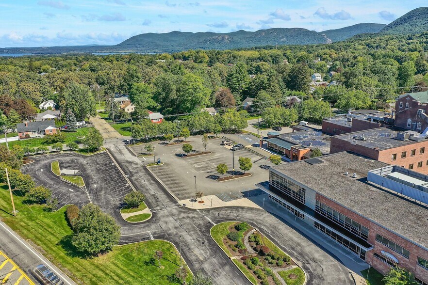 More Photos Of 21 Laurel Ave, Cornwall Medical For Lease