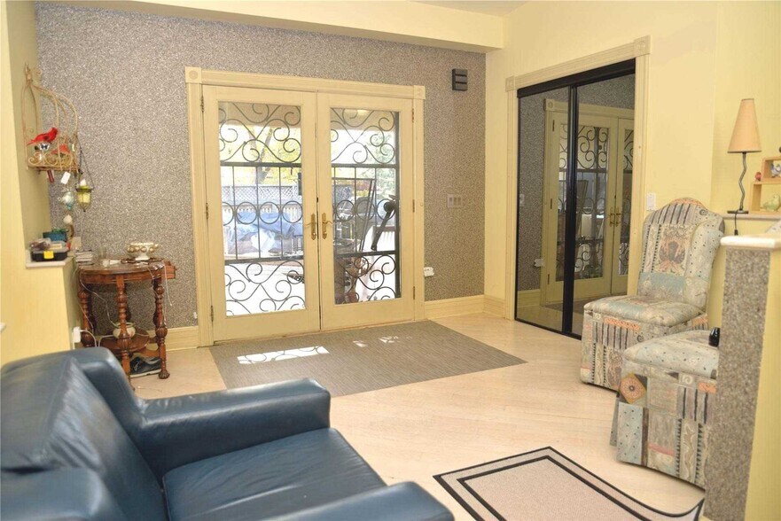 More Photos Of 3845 Bloor St W, Toronto Freestanding For Sale