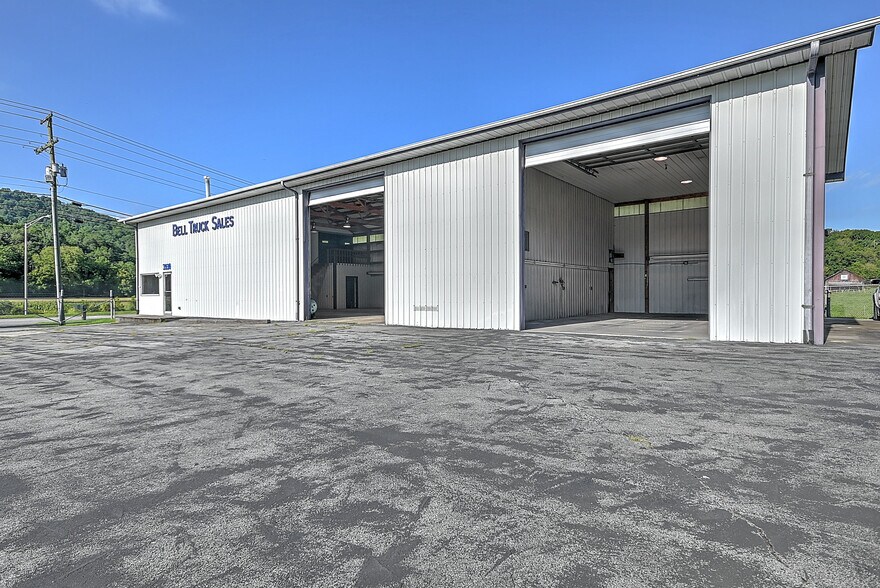 More Photos Of 3930 E Stone Dr, Kingsport Warehouse For Sale