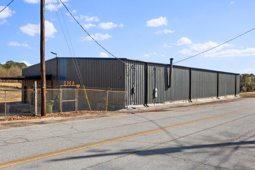 More Photos Of 207 N Kenneth St, Walhalla Warehouse For Lease
