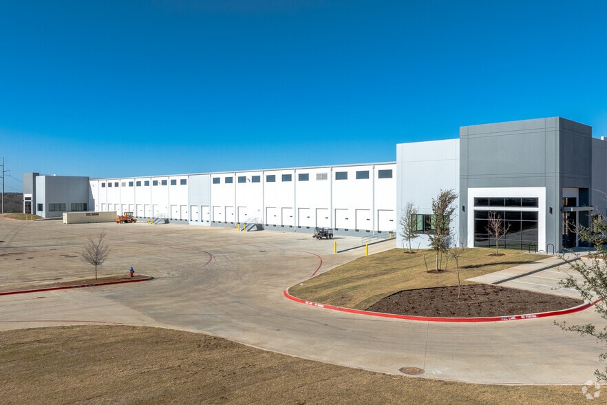 Primary Photo Of 6901 N Interstate 35, Denton Warehouse For Lease