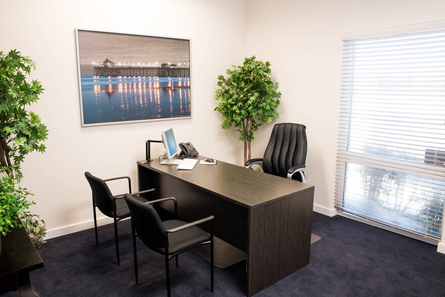 More Photos Of 9708 Gilespie St, Las Vegas Office For Lease