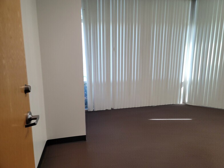 More Photos Of 800 S Rochester Ave, Ontario Warehouse For Lease