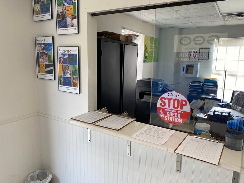 More Photos Of 2112 N Bolton Ave, Alexandria Service For Sale