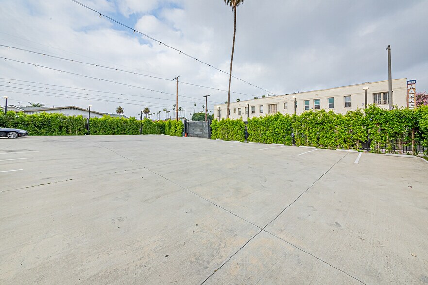 More Photos Of 3211 Beverly Blvd, Los Angeles Bar For Sale