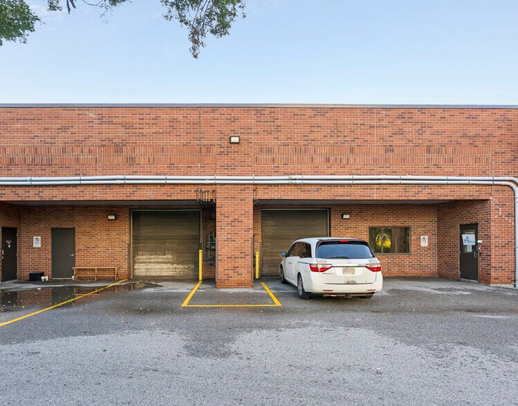 More Photos Of 20 E Pearce St, Richmond Hill Flex For Lease