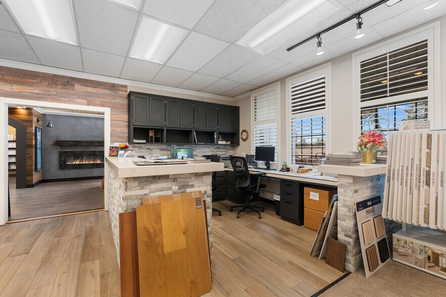 More Photos Of 807 S Auburn St, Grass Valley Showroom For Sale