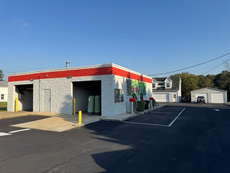 Primary Photo Of 1102 3rd St, Farmville Carwash For Sale