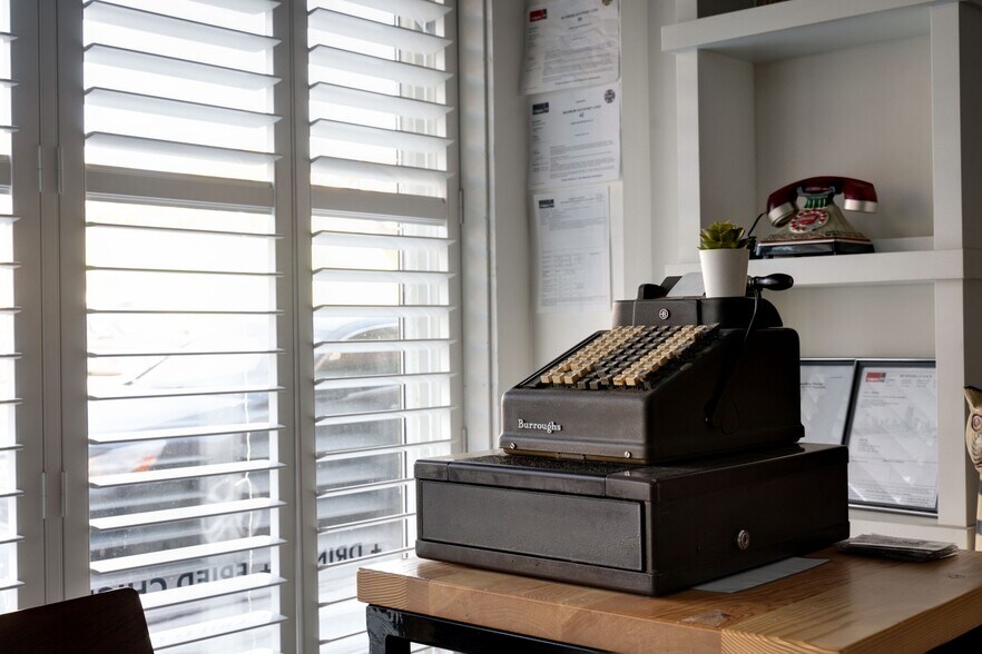 More Photos Of 606 Meredith Rd NE, Calgary Restaurant For Sale