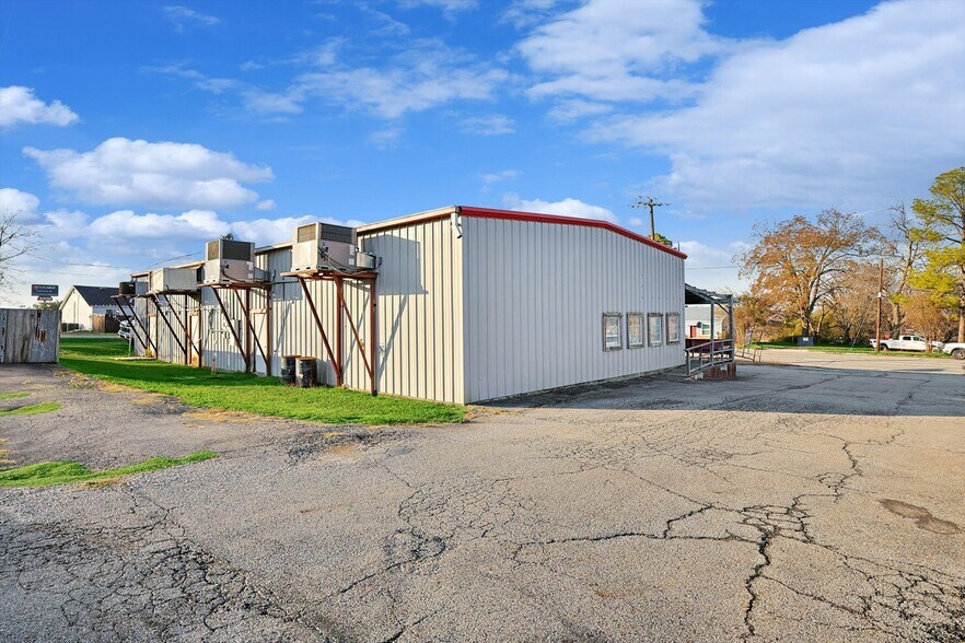 More Photos Of 317 W FM 120, Pottsboro General Retail For Sale